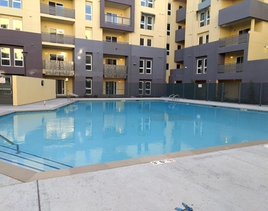 200 E 10th St - Photo Thumbnail 3