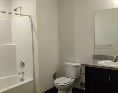 200 E 10th St - Photo Thumbnail 13