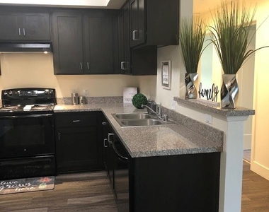 200 E 10th St - Photo Thumbnail 9