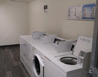 200 E 10th St - Photo Thumbnail 8
