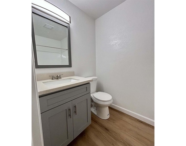 2701 Randolph St - Photo Thumbnail 4