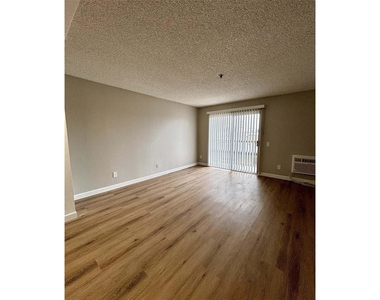 2701 Randolph St - Photo Thumbnail 3