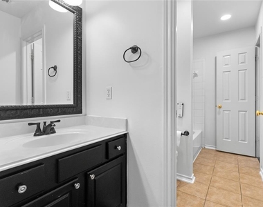 15323 Redbud Berry Way - Photo Thumbnail 17