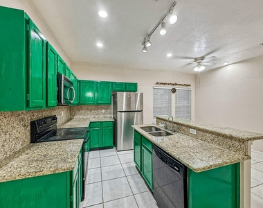 13607 Sable Lane - Photo Thumbnail 8