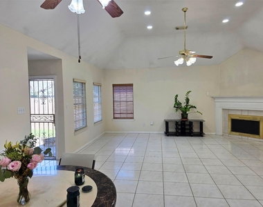 13607 Sable Lane - Photo Thumbnail 4