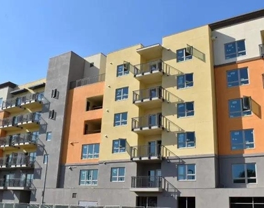 25 Harbour Wy - Photo Thumbnail 1