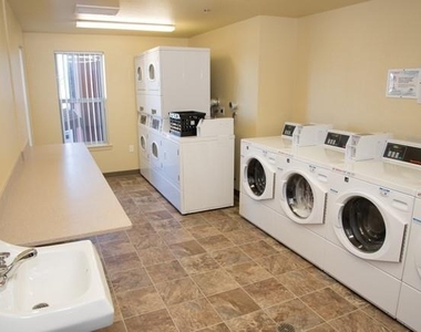 25 Harbour Wy - Photo Thumbnail 5