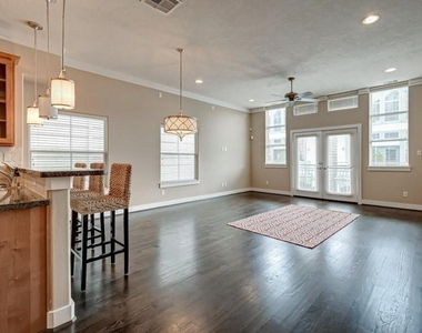 1215 Wentworth Street - Photo Thumbnail 6