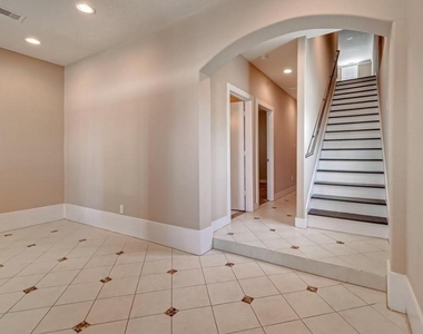 1215 Wentworth Street - Photo Thumbnail 3