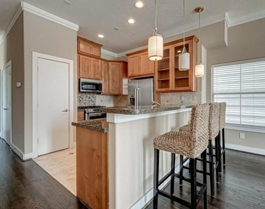 1215 Wentworth Street - Photo Thumbnail 9