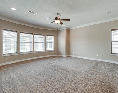 1215 Wentworth Street - Photo Thumbnail 15
