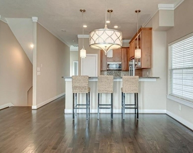 1215 Wentworth Street - Photo Thumbnail 8