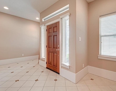 1215 Wentworth Street - Photo Thumbnail 2