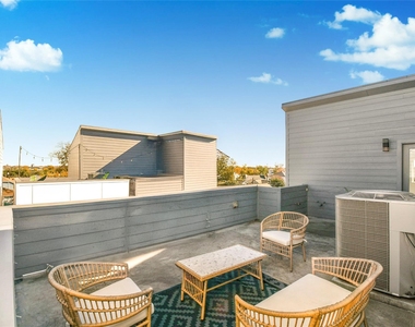208 N York Street - Photo Thumbnail 29