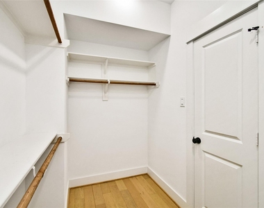 208 N York Street - Photo Thumbnail 22