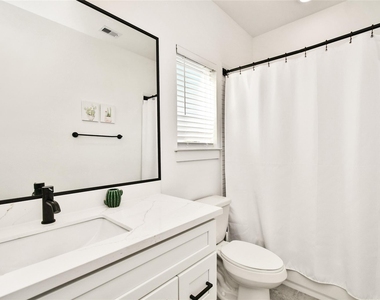 208 N York Street - Photo Thumbnail 26