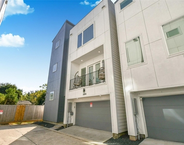 208 N York Street - Photo Thumbnail 1