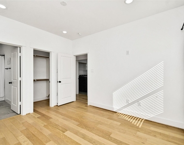 208 N York Street - Photo Thumbnail 24