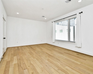 208 N York Street - Photo Thumbnail 15