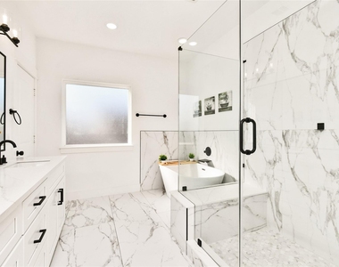 208 N York Street - Photo Thumbnail 19