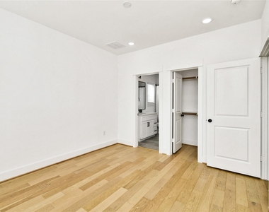 208 N York Street - Photo Thumbnail 25