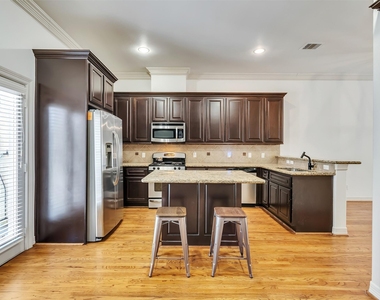 2540 Prospect Street - Photo Thumbnail 7