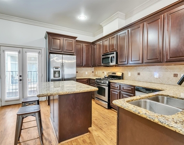 2540 Prospect Street - Photo Thumbnail 8