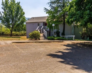 721 Se Meadowlark St - Photo Thumbnail 3