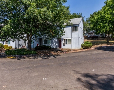 721 Se Meadowlark St - Photo Thumbnail 6