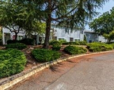 721 Se Meadowlark St - Photo Thumbnail 1