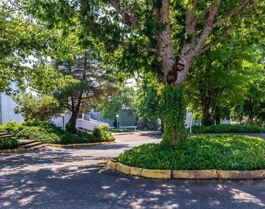 721 Se Meadowlark St - Photo Thumbnail 5