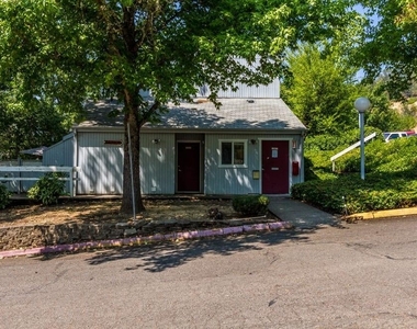 721 Se Meadowlark St - Photo Thumbnail 2