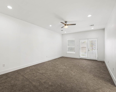 4512 Noble Street - Photo Thumbnail 10