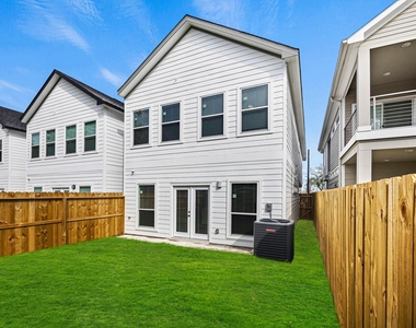 4512 Noble Street - Photo Thumbnail 3