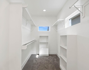 4512 Noble Street - Photo Thumbnail 12