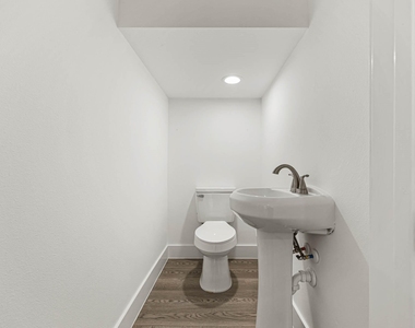 4512 Noble Street - Photo Thumbnail 7