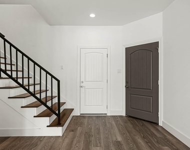 4512 Noble Street - Photo Thumbnail 9