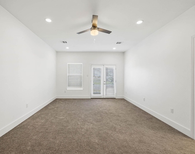 4512 Noble Street - Photo Thumbnail 11