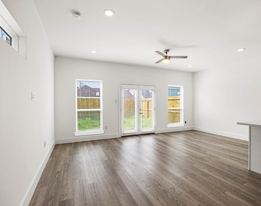 4512 Noble Street - Photo Thumbnail 8