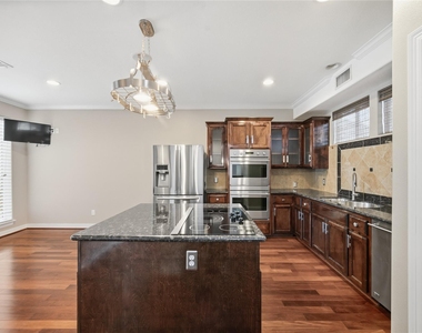 1316 Cleburne Street - Photo Thumbnail 9