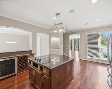 1316 Cleburne Street - Photo Thumbnail 11