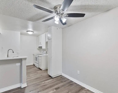 2600 S Azusa Ave - Photo Thumbnail 15