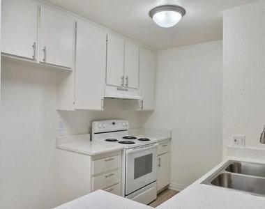 2600 S Azusa Ave - Photo Thumbnail 9