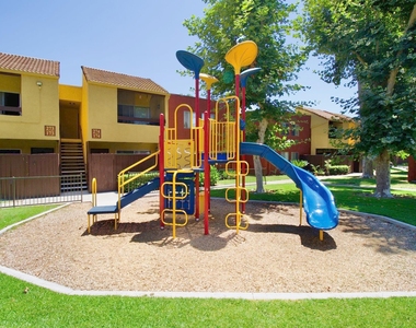 2600 S Azusa Ave - Photo Thumbnail 2
