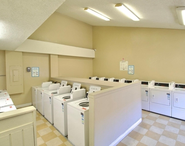 2600 S Azusa Ave - Photo Thumbnail 8