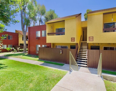2600 S Azusa Ave - Photo Thumbnail 3