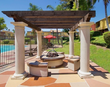 2600 S Azusa Ave - Photo Thumbnail 4
