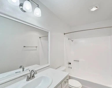 2600 S Azusa Ave - Photo Thumbnail 13