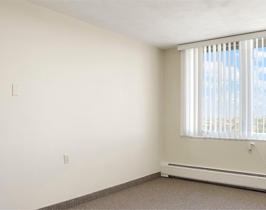 1055 Adams Circle - Photo Thumbnail 6