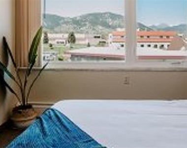 1055 Adams Circle - Photo Thumbnail 8